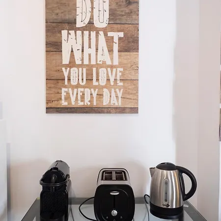Con Encanto En Patio Sevillano Apartment *
